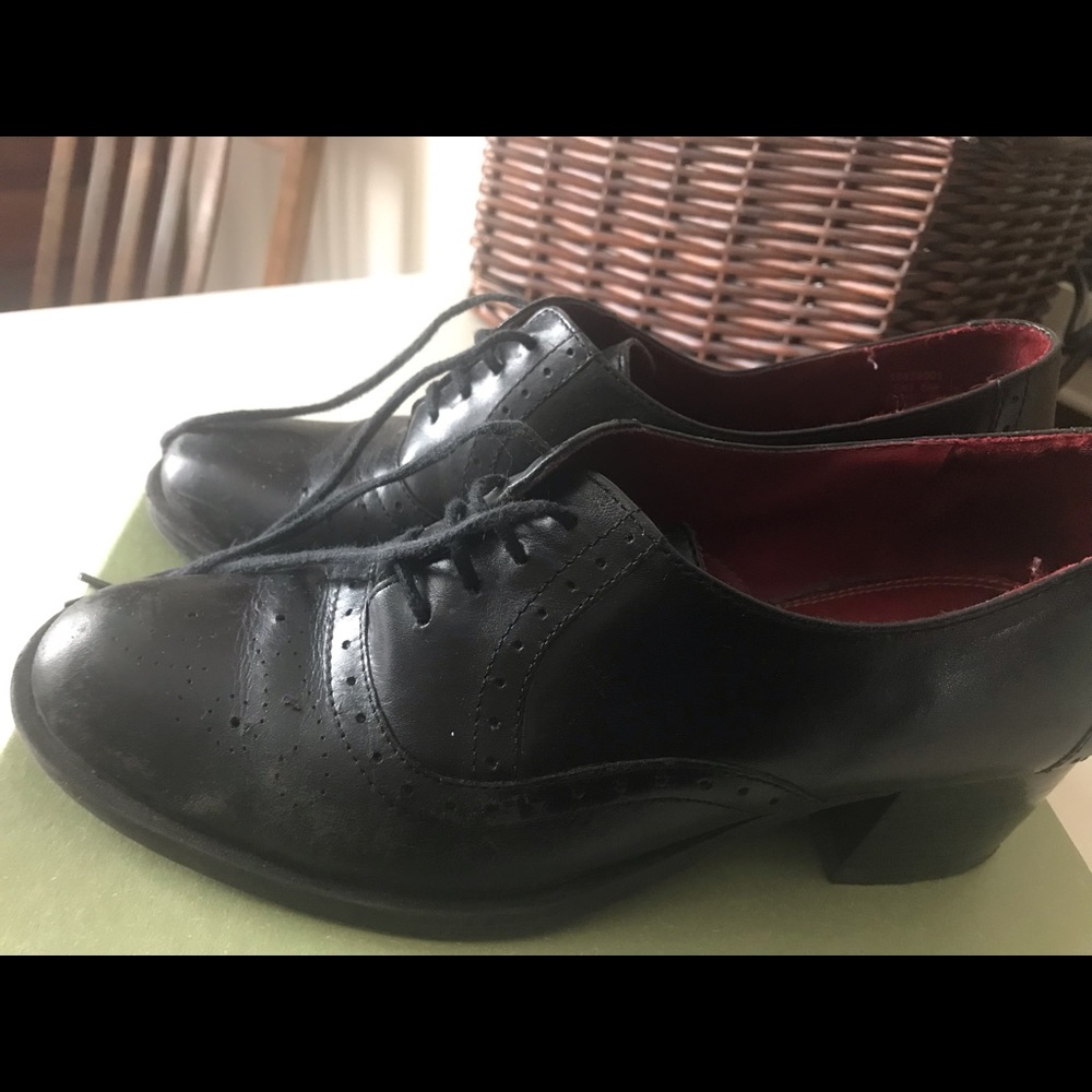 Naturalizer leather shoes/boots